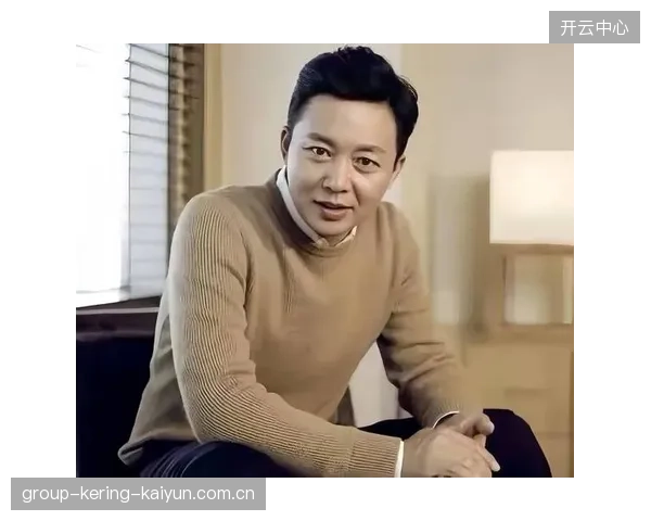 老戏骨刘奕君秋日球场不期而遇：传奇与现实的碰撞
